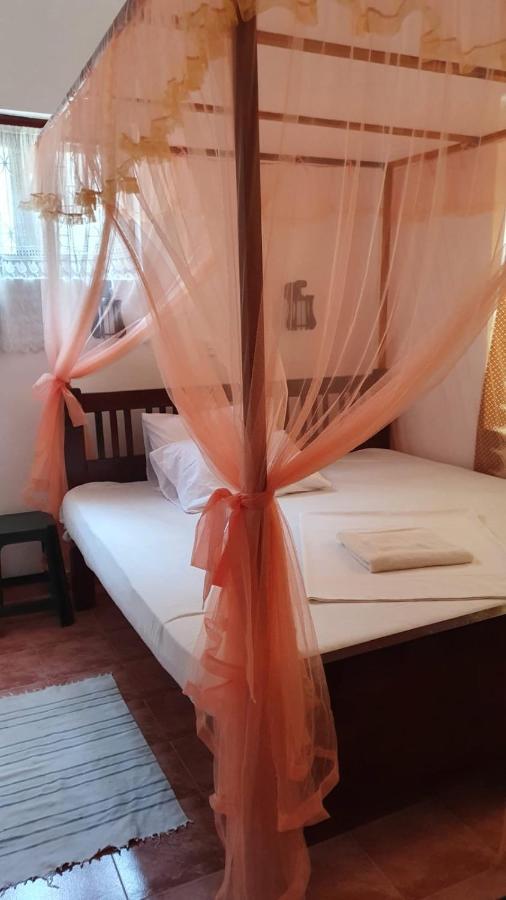 Guesthouse Kind And Love Hikkaduwa Esterno foto