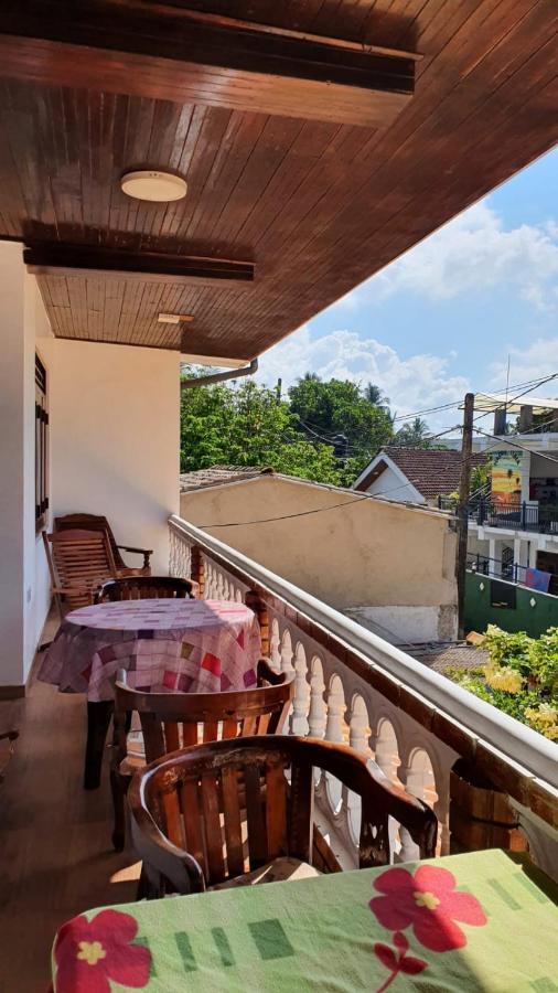Guesthouse Kind And Love Hikkaduwa Esterno foto