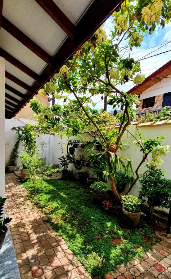Guesthouse Kind And Love Hikkaduwa Esterno foto