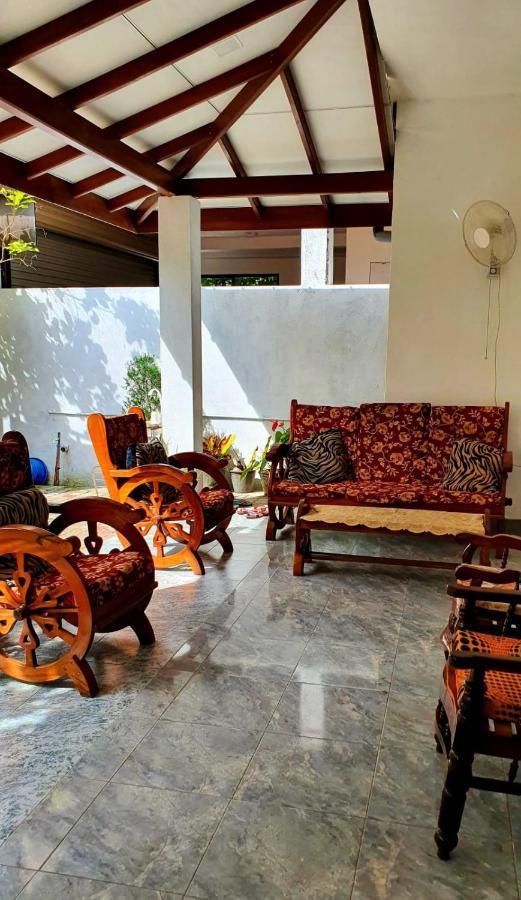 Guesthouse Kind And Love Hikkaduwa Esterno foto