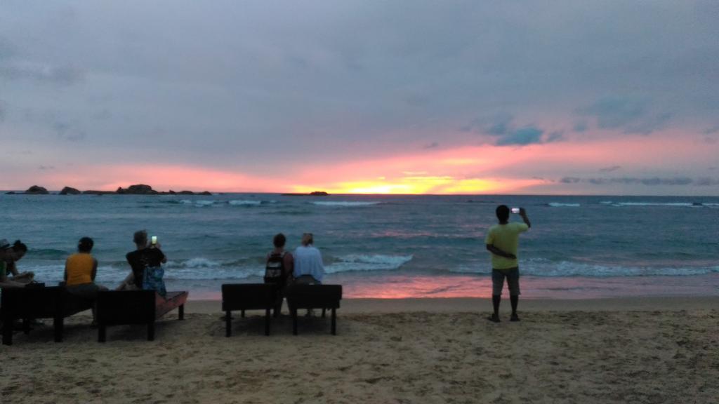 Guesthouse Kind And Love Hikkaduwa Esterno foto