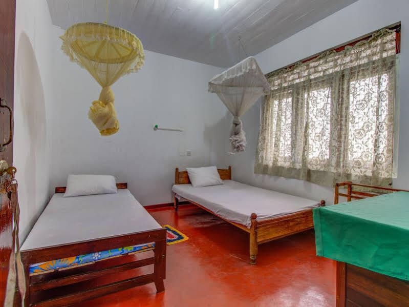 Guesthouse Kind And Love Hikkaduwa Esterno foto